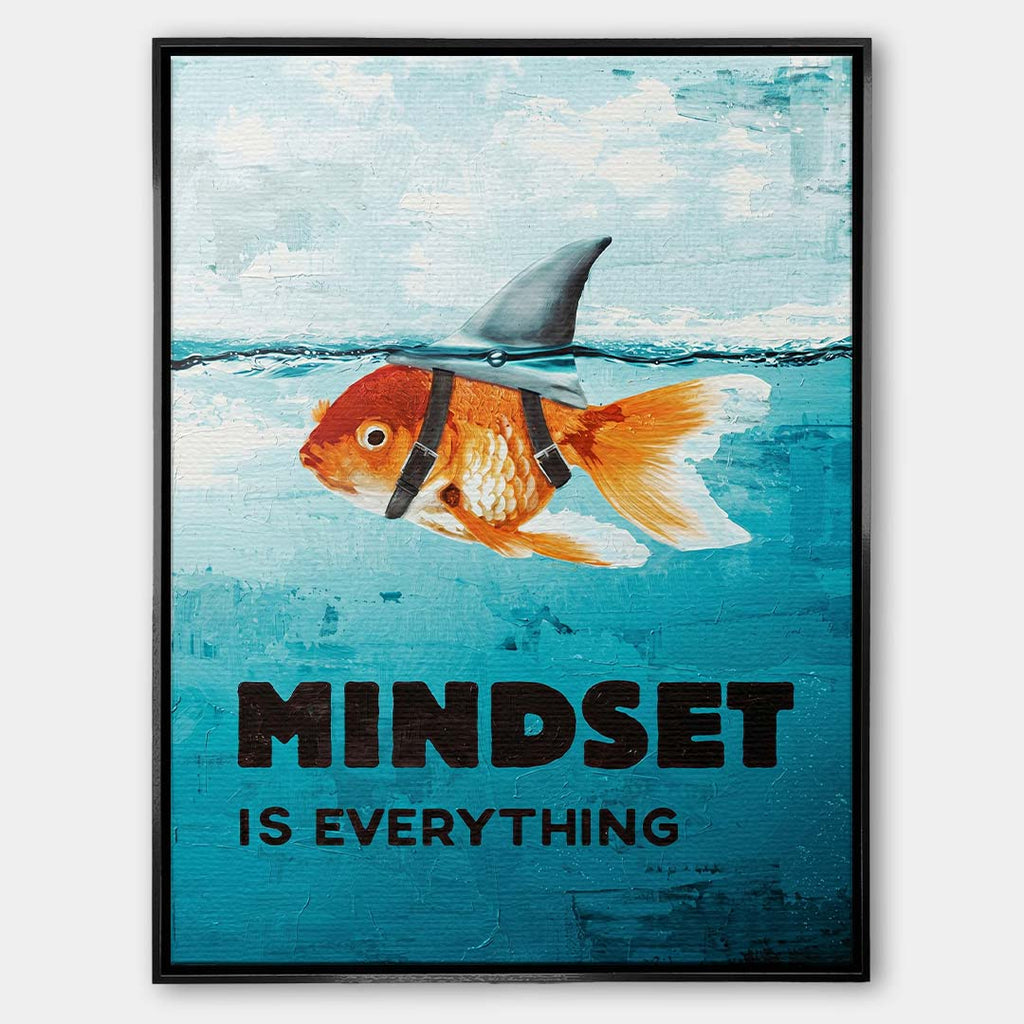Obraz na płótnie przedstawiający złotą rybkę z płetwą rekina i napisem Mindset Is Everything, wydruk galeryjny, sztuka nowoczesna.