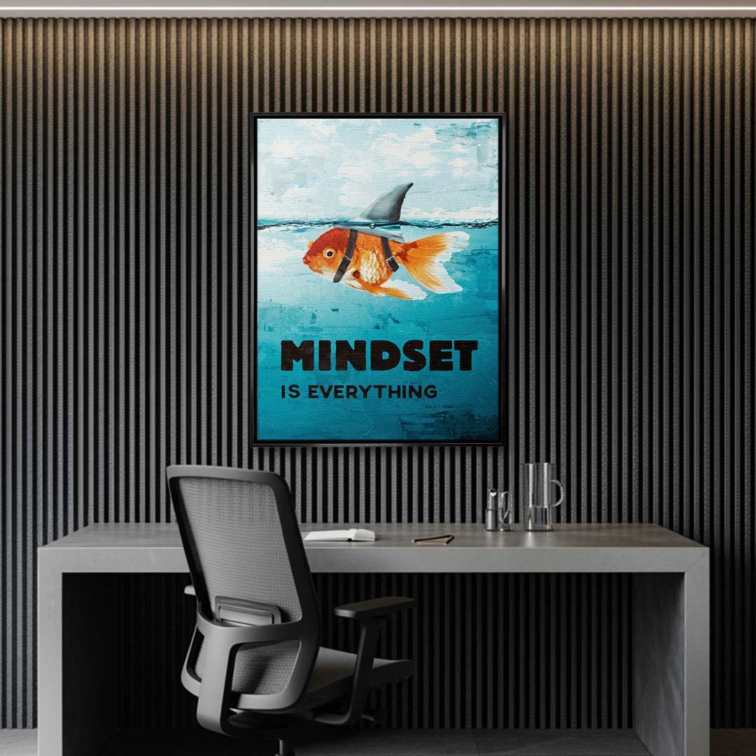 Obraz na płótnie przedstawiający złotą rybkę z płetwą rekina i napisem Mindset Is Everything, wydruk galeryjny, sztuka nowoczesna.