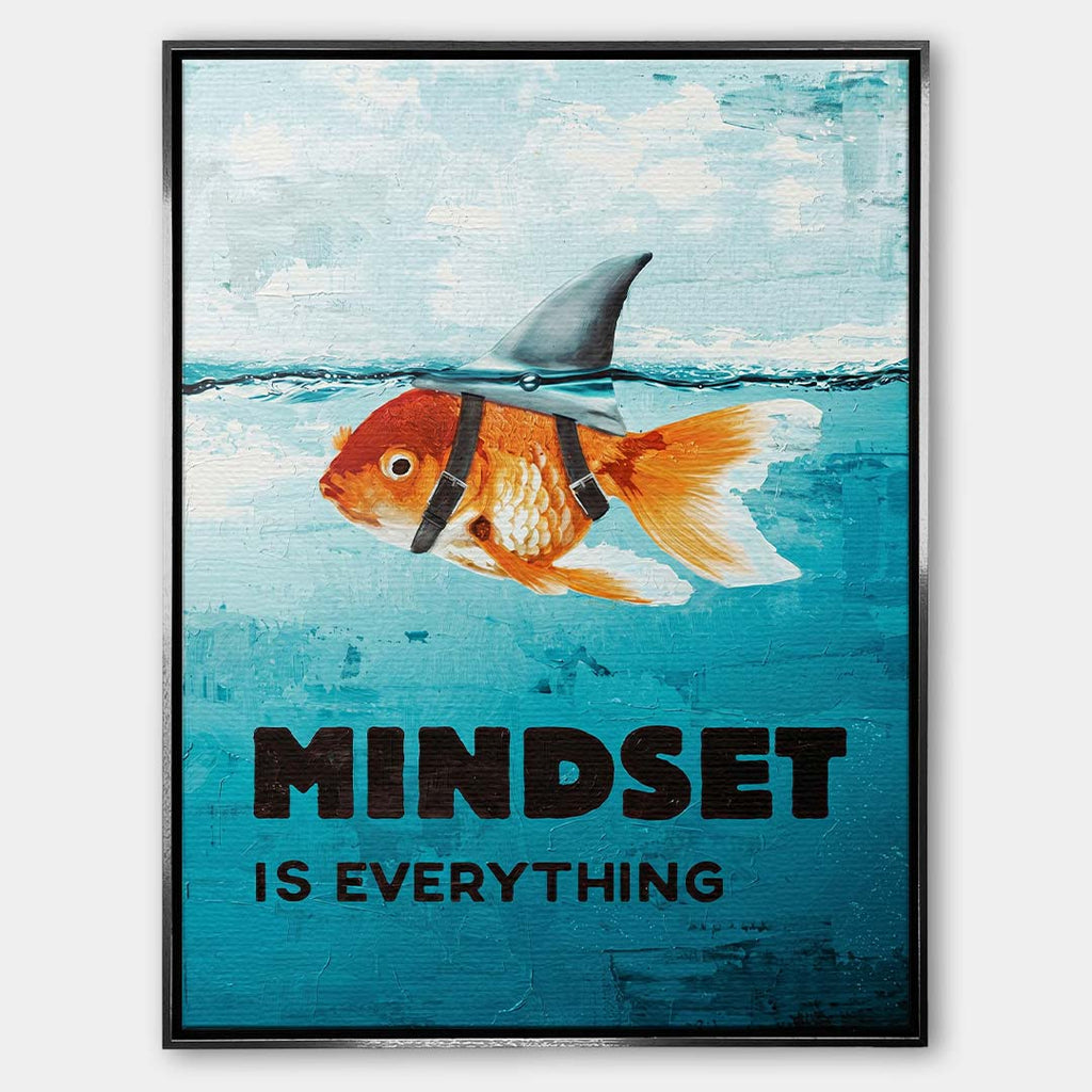 Obraz na płótnie przedstawiający złotą rybkę z płetwą rekina i napisem Mindset Is Everything, wydruk galeryjny, sztuka nowoczesna.