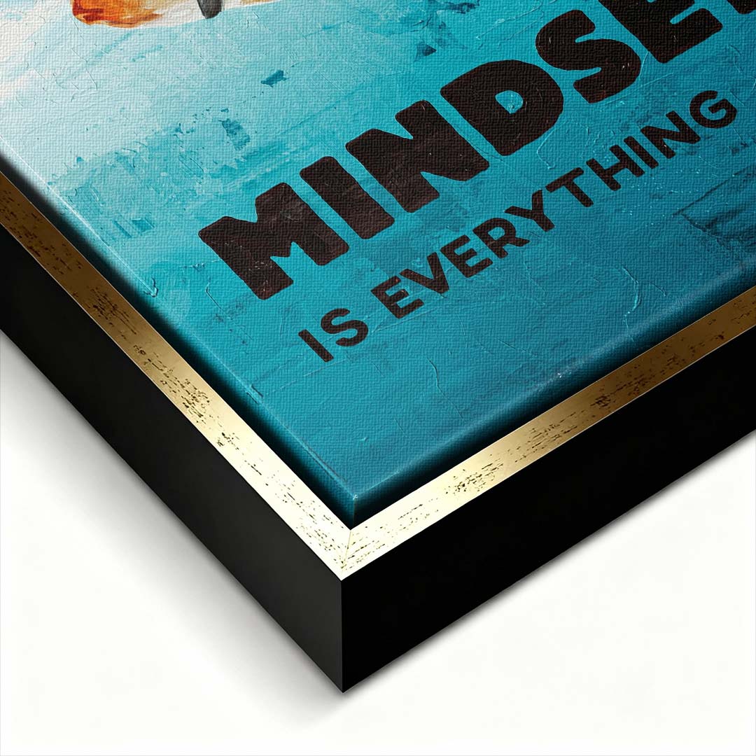 Obraz na płótnie przedstawiający złotą rybkę z płetwą rekina i napisem Mindset Is Everything, wydruk galeryjny, sztuka nowoczesna.