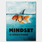 Obraz na płótnie przedstawiający złotą rybkę z płetwą rekina i napisem Mindset Is Everything, wydruk galeryjny, sztuka nowoczesna.