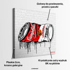 Obraz na płótnie Crushed Campbell's. Nowoczesna sztuka i wydruk galeryjny pop-art przedstawiający zgniecioną puszkę z kapiącą farbą na luksusowym tle.