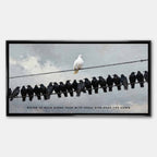 motywacyjny Obraz na płótnie Better to Walk Alone – biała gołębica pośród czarnych ptaków, symbol niezależności i siły charakteru, sztuka Huephant.