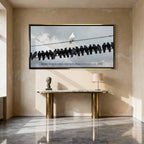 motywacyjny Obraz na płótnie Better to Walk Alone – biała gołębica pośród czarnych ptaków, symbol niezależności i siły charakteru, sztuka Huephant.