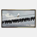 motywacyjny Obraz na płótnie Better to Walk Alone – biała gołębica pośród czarnych ptaków, symbol niezależności i siły charakteru, sztuka Huephant.