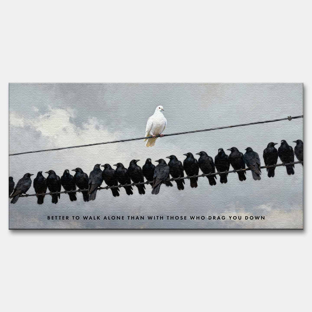 motywacyjny Obraz na płótnie Better to Walk Alone – biała gołębica pośród czarnych ptaków, symbol niezależności i siły charakteru, sztuka Huephant.