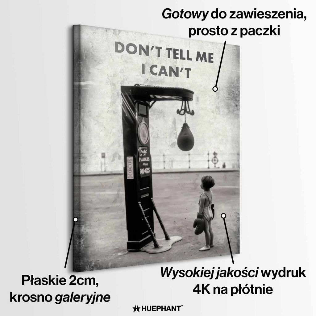 Motywacyjny obraz na płótnie Don’t Tell Me I Can’t – dziecko w rękawicach bokserskich patrzące na worek treningowy, symbol odwagi i determinacji.