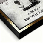 Motywacyjny obraz na płótnie Don’t Tell Me I Can’t – dziecko w rękawicach bokserskich patrzące na worek treningowy, symbol odwagi i determinacji.