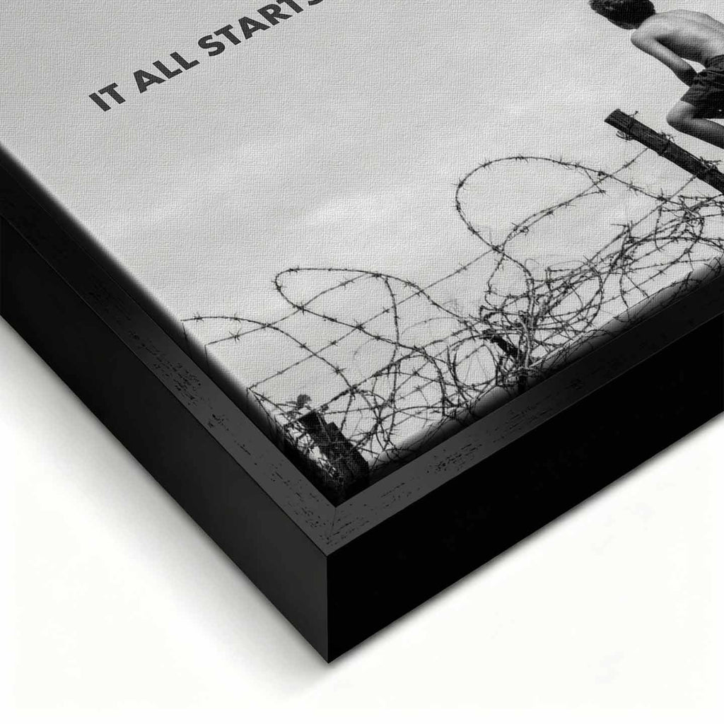 Motywacyjny obraz na płótnie It All Starts With a Dream przedstawiający chłopca patrzącego na samolot, symbolizujący początek marzeń i dążenie do sukcesu.