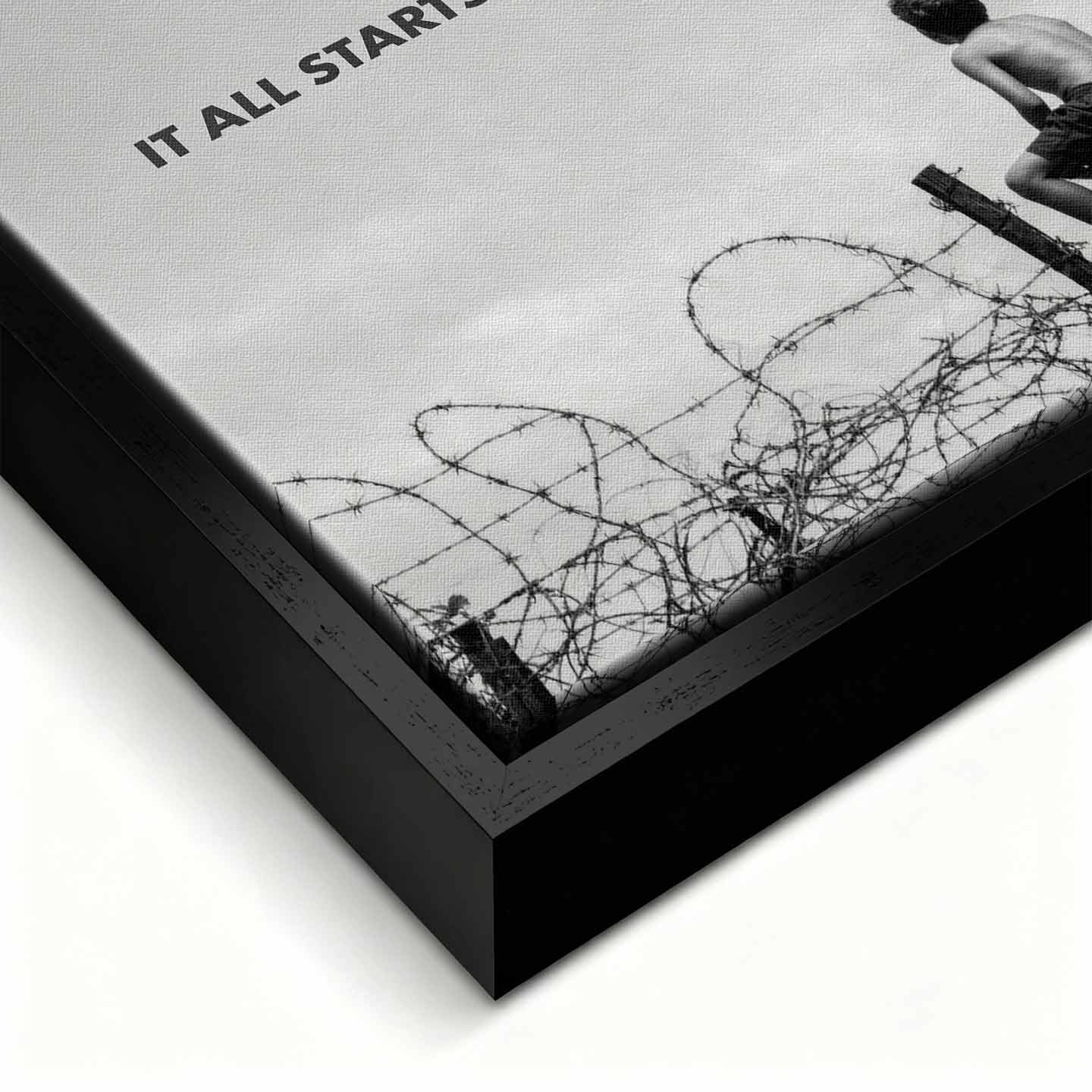 Motywacyjny obraz na płótnie It All Starts With a Dream przedstawiający chłopca patrzącego na samolot, symbolizujący początek marzeń i dążenie do sukcesu.