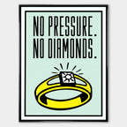 Obraz na płótnie z motywacyjnym napisem „No Pressure. No Diamonds.” przedstawiający żółty pierścień z diamentem na jasnym tle.
