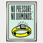 Obraz na płótnie z motywacyjnym napisem „No Pressure. No Diamonds.” przedstawiający żółty pierścień z diamentem na jasnym tle.