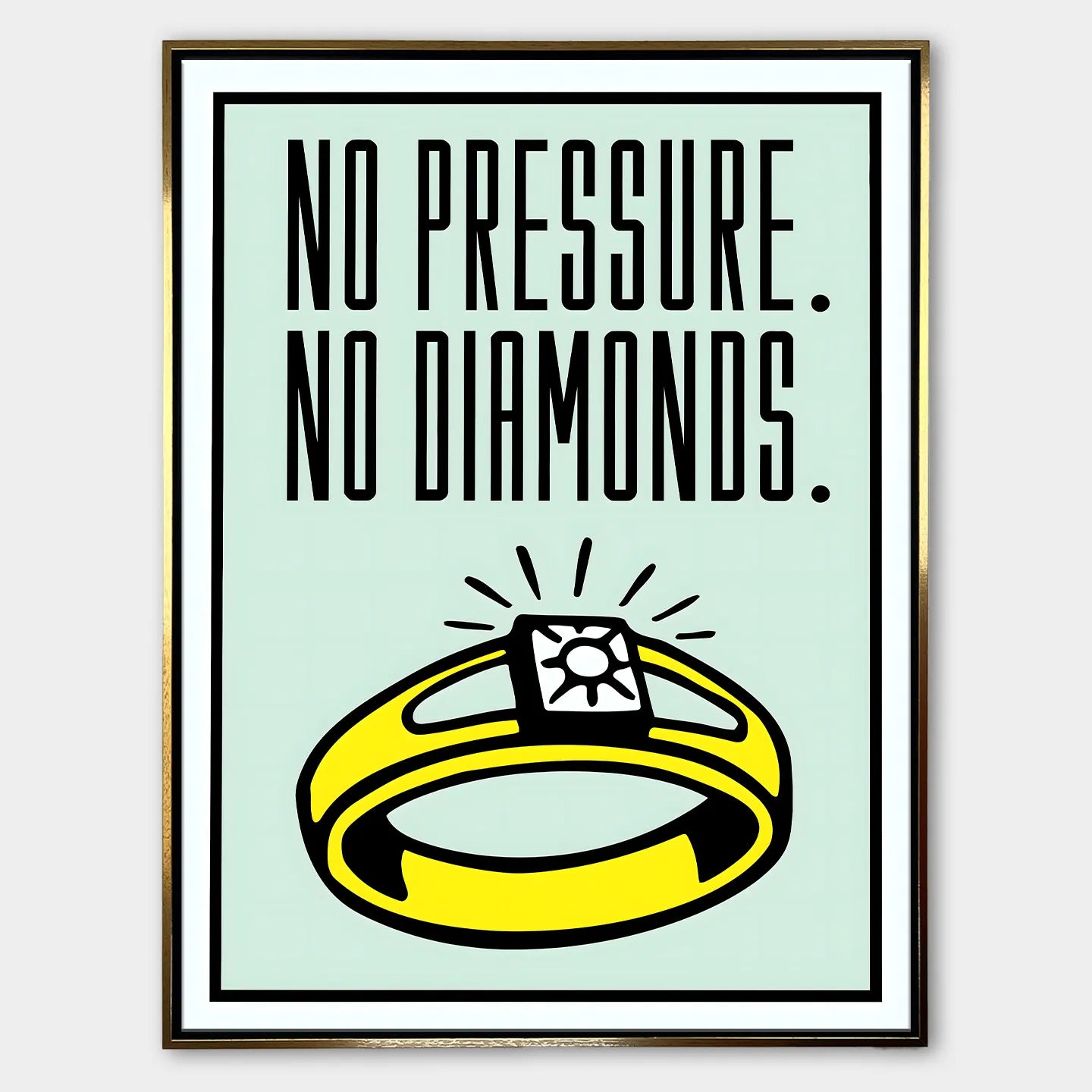 Obraz na płótnie z motywacyjnym napisem „No Pressure. No Diamonds.” przedstawiający żółty pierścień z diamentem na jasnym tle.