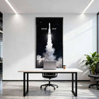 Motywacyjny obraz na płótnie z rakietą Never Stop – rakieta startująca w przestrzeń, symbol determinacji, ambicji i nieustannego rozwoju.