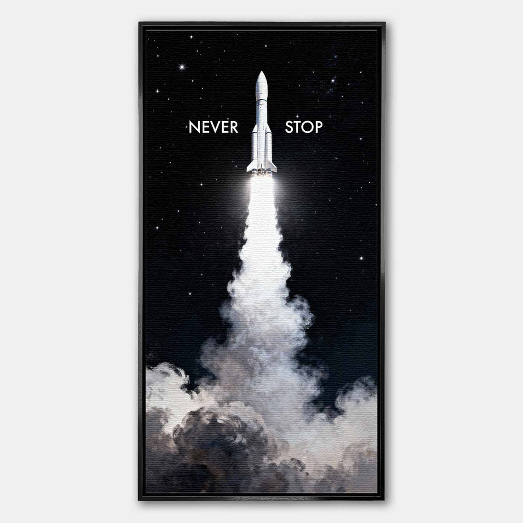 Motywacyjny obraz na płótnie z rakietą Never Stop – rakieta startująca w przestrzeń, symbol determinacji, ambicji i nieustannego rozwoju.