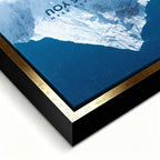 Motywacyjny obraz na płótnie z górą You vs You Mountain – człowiek wspinający się na górę, symbol walki z samym sobą i samodyscypliny.