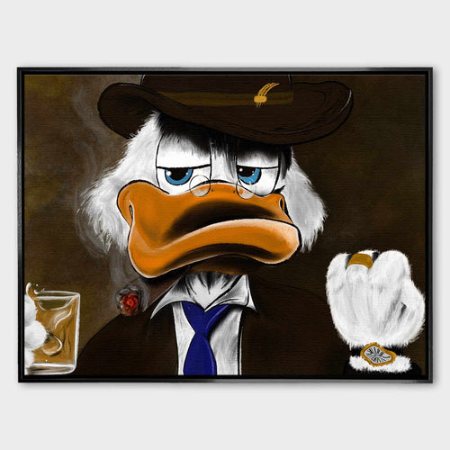 Obraz na płótnie "Boss Duck" z postacią Sknerusa McKwacza w mafijnej stylizacji, z cygarem i whisky, utrzymany w ciemnej kolorystyce