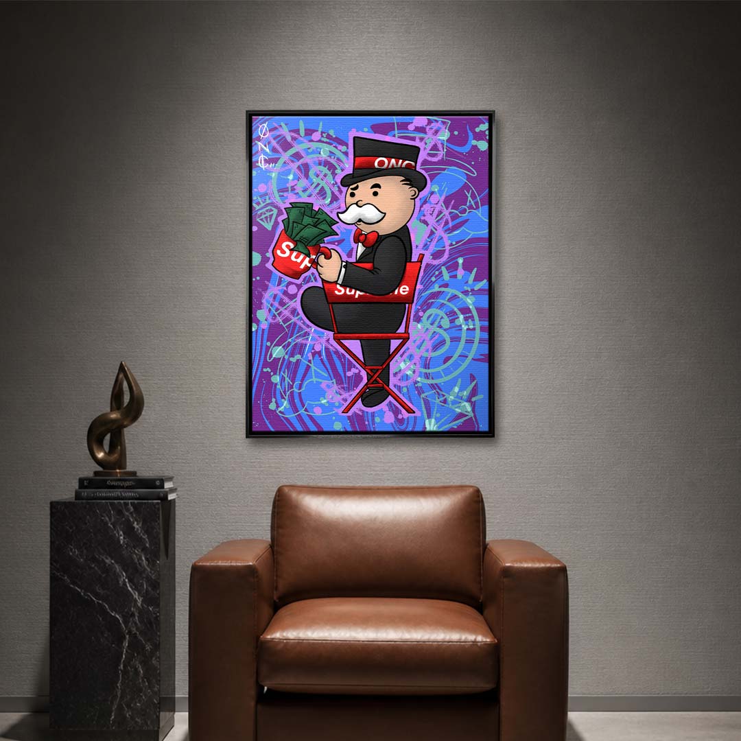 Nowoczesny obraz pop-art na płótnie przedstawiający postać w cylindrze z kubkiem pełnym banknotów na czerwonym krześle. Wydruk galeryjny Huephant.