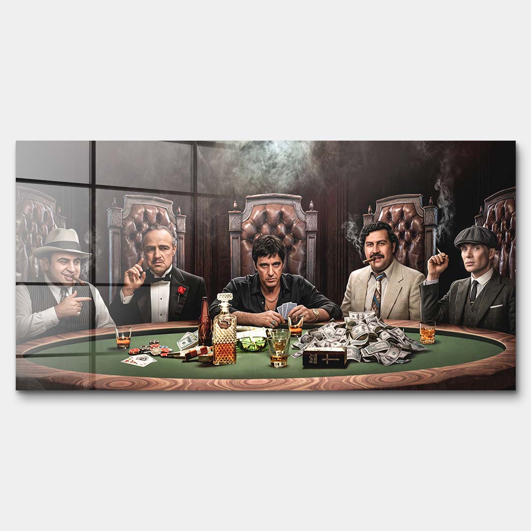 Panoramiczny obraz na szkle akrylowym z gangsterami przy stole do pokera, dymem, kartami i whisky, wydruk galeryjny do salonu lub gabinetu.