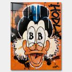 Obraz na szkle akrylowym Hodl Duck – stylizowana kaczka z oczami bitcoin, pomarańczowym tłem i graffiti HODL, nowoczesny wydruk galeryjny.
