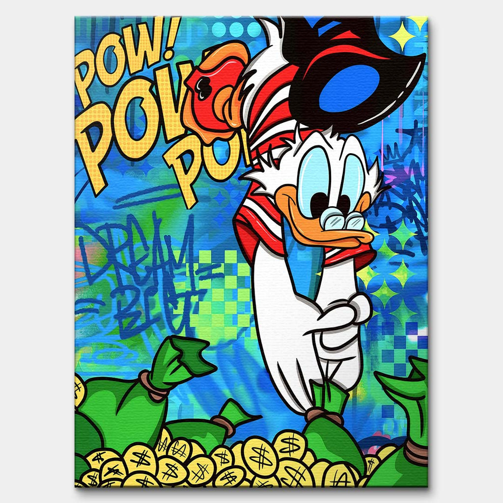 Nowoczesny obraz pop-art na płótnie przedstawiający kaczora skaczącego do złotych monet na tle graffiti z napisem Dream Big. Wydruk galeryjny Huephant.