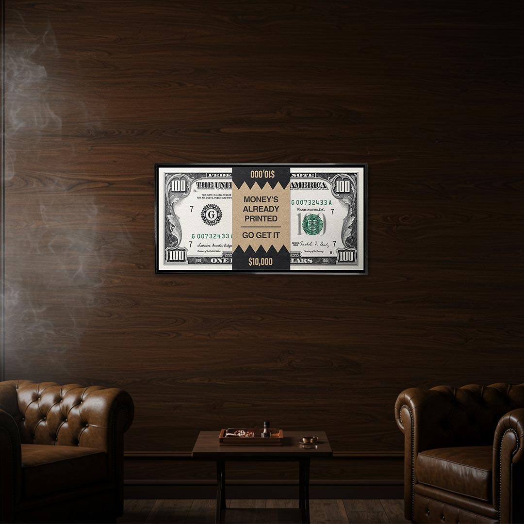 Obraz Money's Already Printed – czarna rama – aranżacja we wnętrzu – Huephant