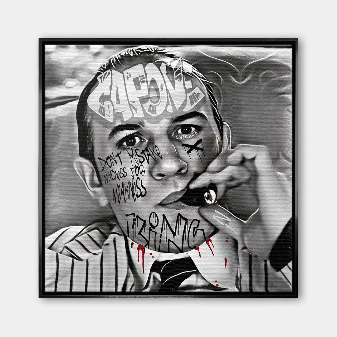 Czarno-biały obraz na płótnie z Al Capone palącym cygaro, ozdobiony napisami graffiti. Nowoczesny wydruk galeryjny w stylu gangsterskim.