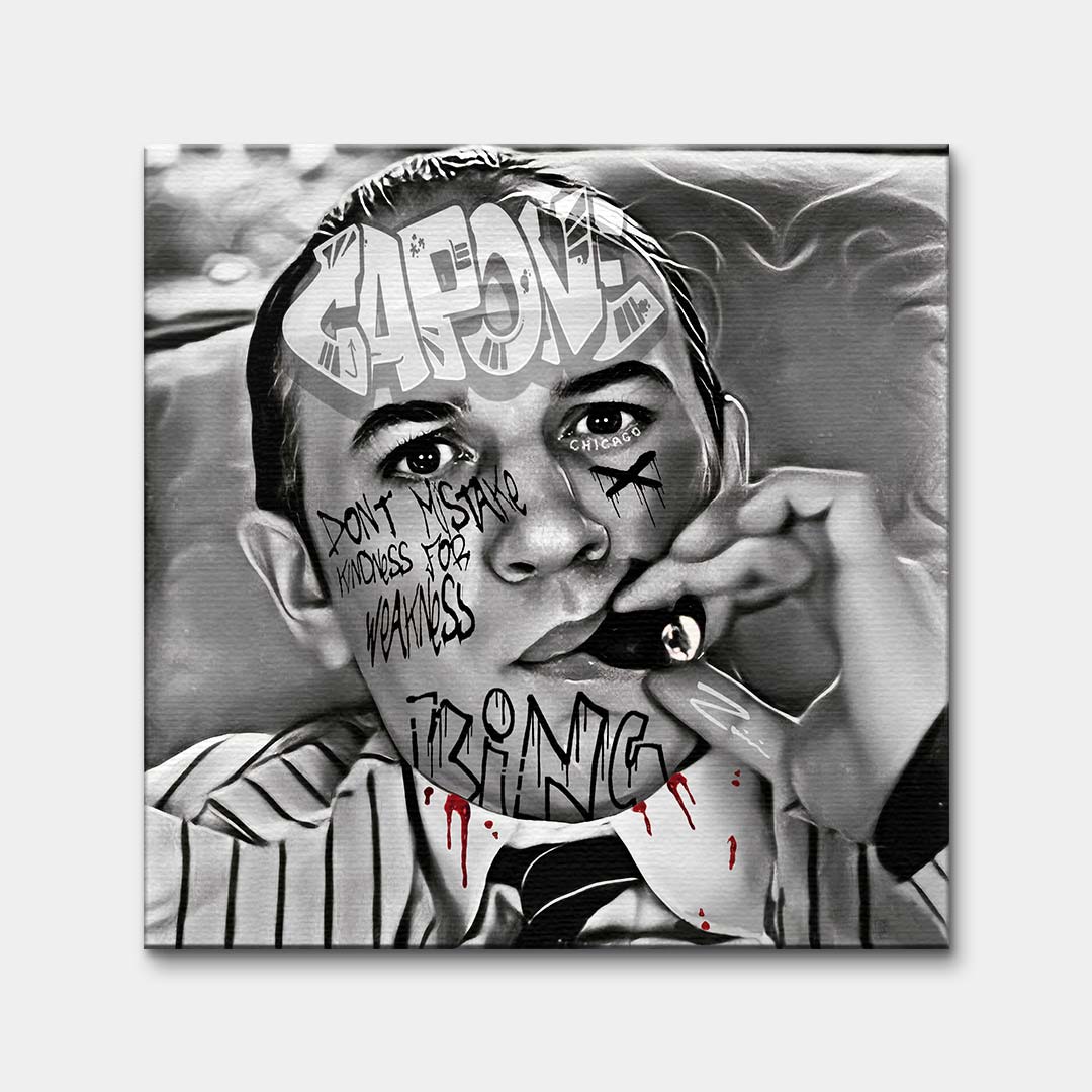 Czarno-biały obraz na płótnie z Al Capone palącym cygaro, ozdobiony napisami graffiti. Nowoczesny wydruk galeryjny w stylu gangsterskim.