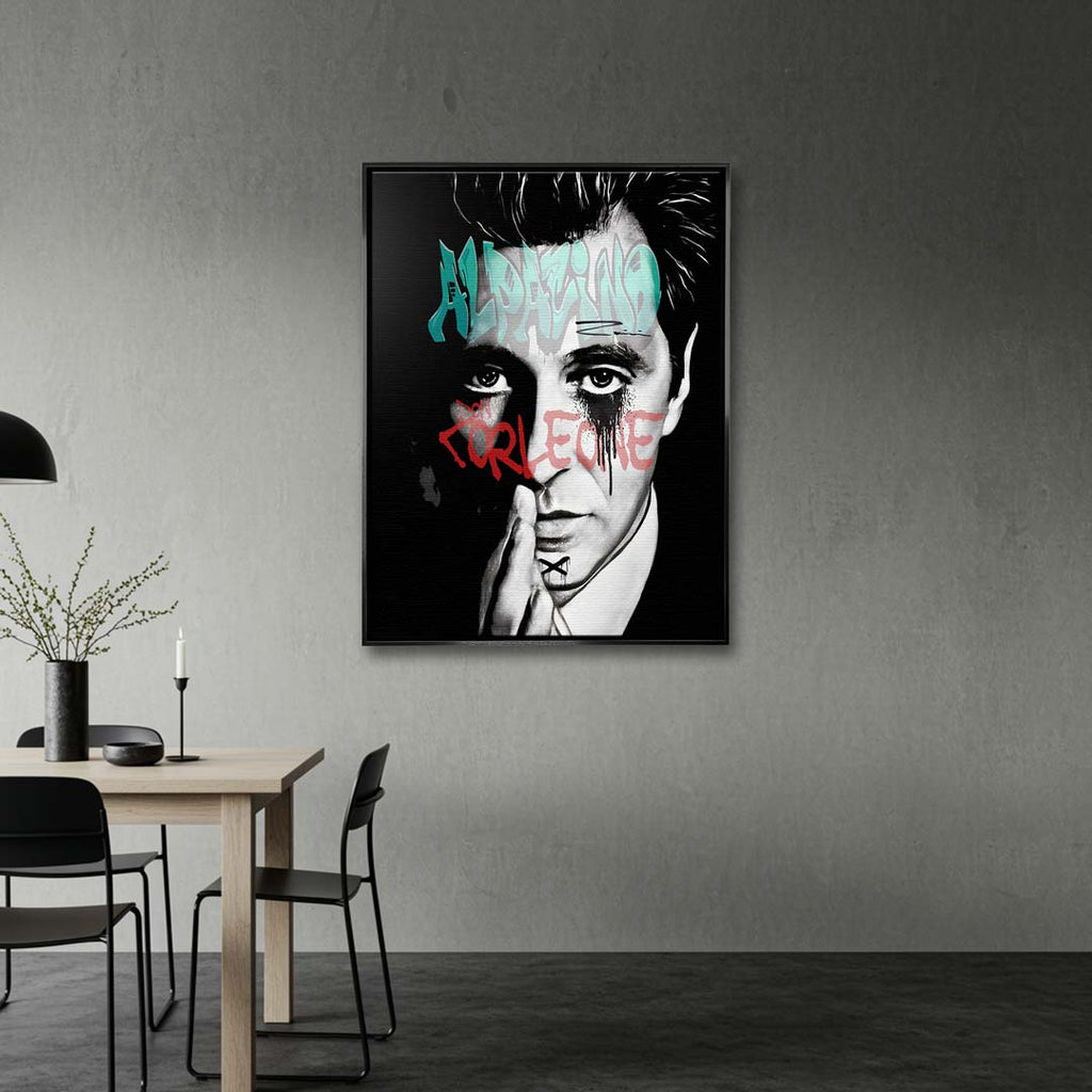 Czarno-biały obraz na płótnie Alpacino Corleone z Ojca Chrzestnego. Wydruk galeryjny w stylu street art z niebieskim napisem Al Pacino i czerwonym Don Corleone.