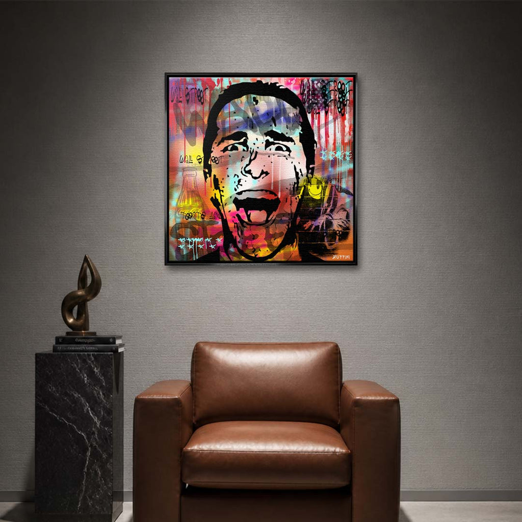 Nowoczesny obraz na płótnie pop-art z krzyczącą twarzą Patricka Batemana z filmu American Psycho na kolorowym tle graffiti z napisami Wall Street. Wydruk galeryjny.