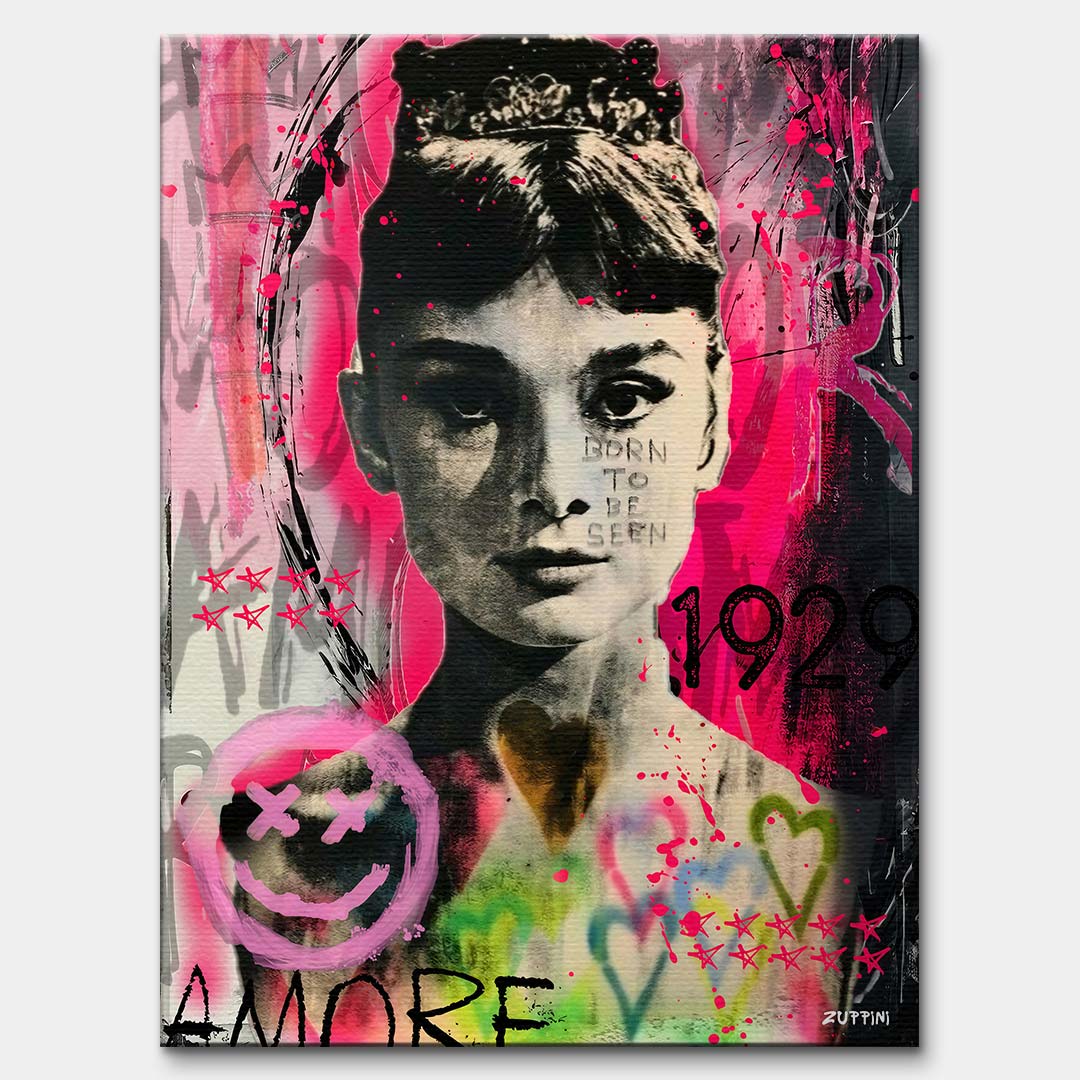 Czarno-biały obraz na płótnie Audrey Hepburn w stylu sztuki nowoczesnej. Wydruk galeryjny pop art z czerwonymi sercami i dużym napisem AMORE w tle.
