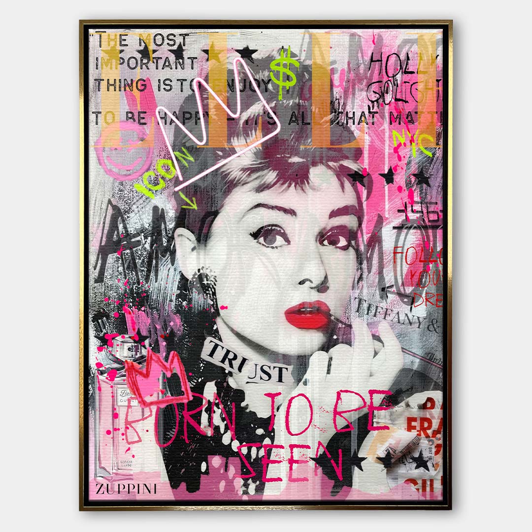 Nowoczesny obraz na płótnie Audrey Hepburn Icon. Wydruk galeryjny w różowo-szarej kolorystyce z elementami graffiti, neonową koroną i napisem Born to be seen.