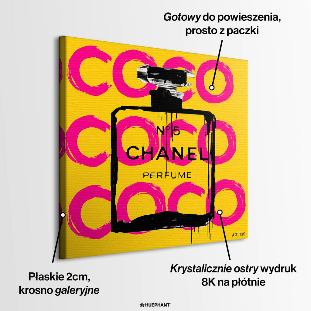 Obraz na płótnie Coco Perfume. Nowoczesna sztuka i wydruk galeryjny pop-art z kultową butelką perfum, czarnymi zaciekami i różowymi napisami na żółtym tle.