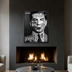 Czarno-biały obraz na płótnie Charles Lucky Luciano Graffiti. Policyjny mugshot w stylu pop art z napisami KING, NYC oraz motywem dolarów na koszuli.
