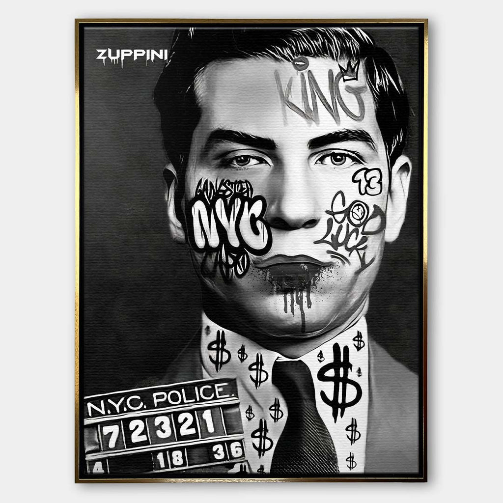 Czarno-biały obraz na płótnie Charles Lucky Luciano Graffiti. Policyjny mugshot w stylu pop art z napisami KING, NYC oraz motywem dolarów na koszuli.