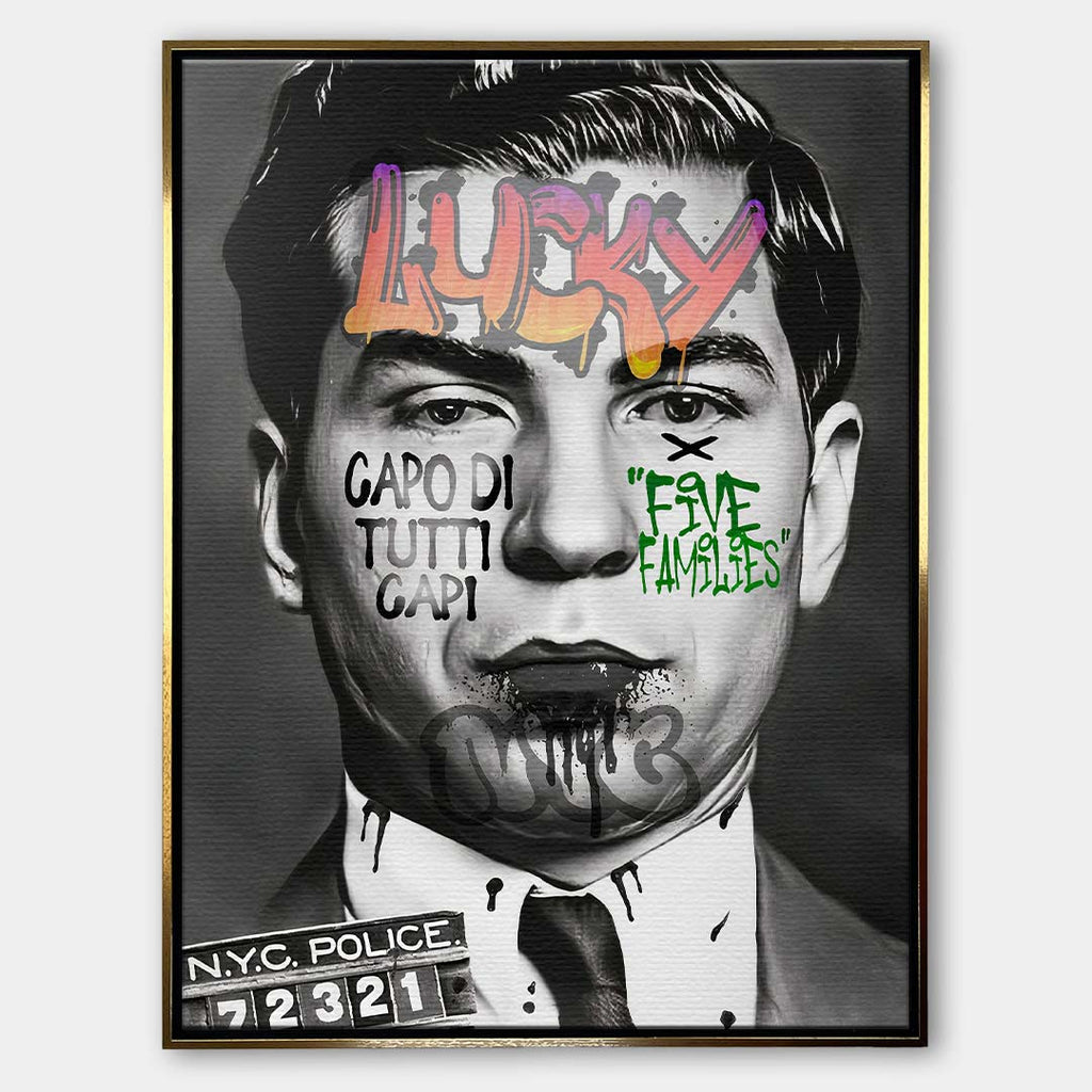 Czarno-biały obraz na płótnie przedstawiający zdjęcie policyjne Lucky Luciano z napisami Capo Di Tutti Capi w stylu graffiti. Nowoczesny wydruk galeryjny pop-art.