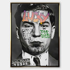 Czarno-biały obraz na płótnie przedstawiający zdjęcie policyjne Lucky Luciano z napisami Capo Di Tutti Capi w stylu graffiti. Nowoczesny wydruk galeryjny pop-art.