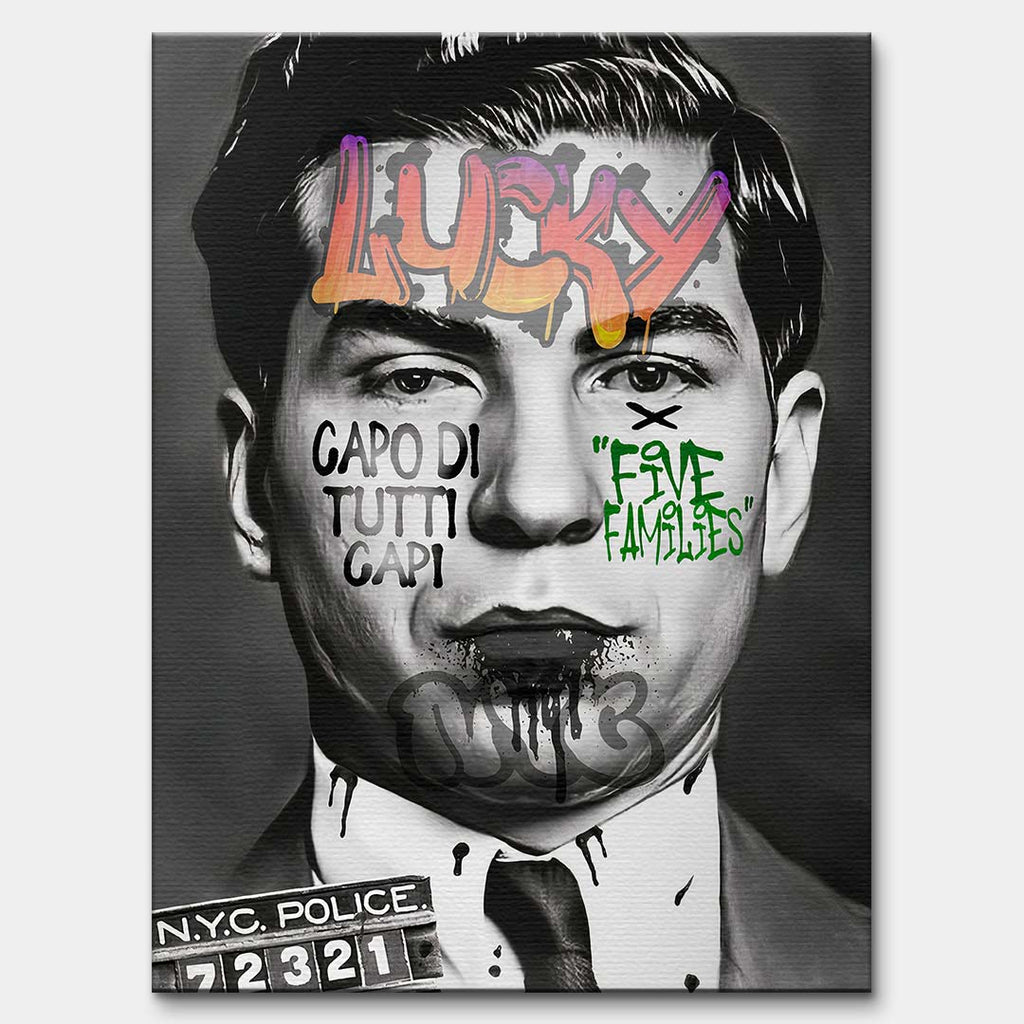 Czarno-biały obraz na płótnie przedstawiający zdjęcie policyjne Lucky Luciano z napisami Capo Di Tutti Capi w stylu graffiti. Nowoczesny wydruk galeryjny pop-art.