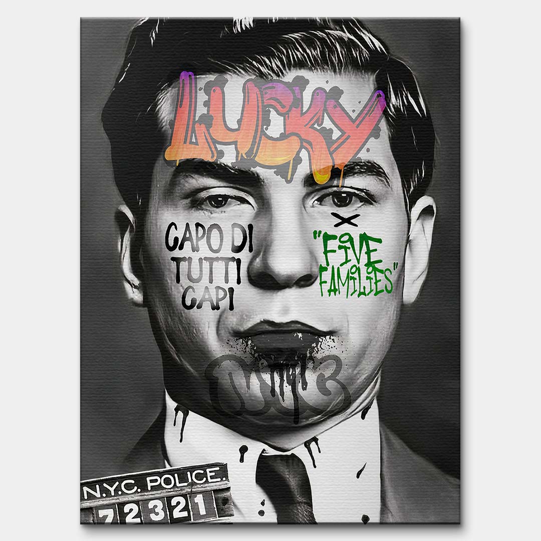 Czarno-biały obraz na płótnie przedstawiający zdjęcie policyjne Lucky Luciano z napisami Capo Di Tutti Capi w stylu graffiti. Nowoczesny wydruk galeryjny pop-art.