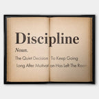Motywacyjny obraz na płótnie Definition Of Discipline przedstawiający definicję dyscypliny na stronach starej książki, wydruk galeryjny do biura.