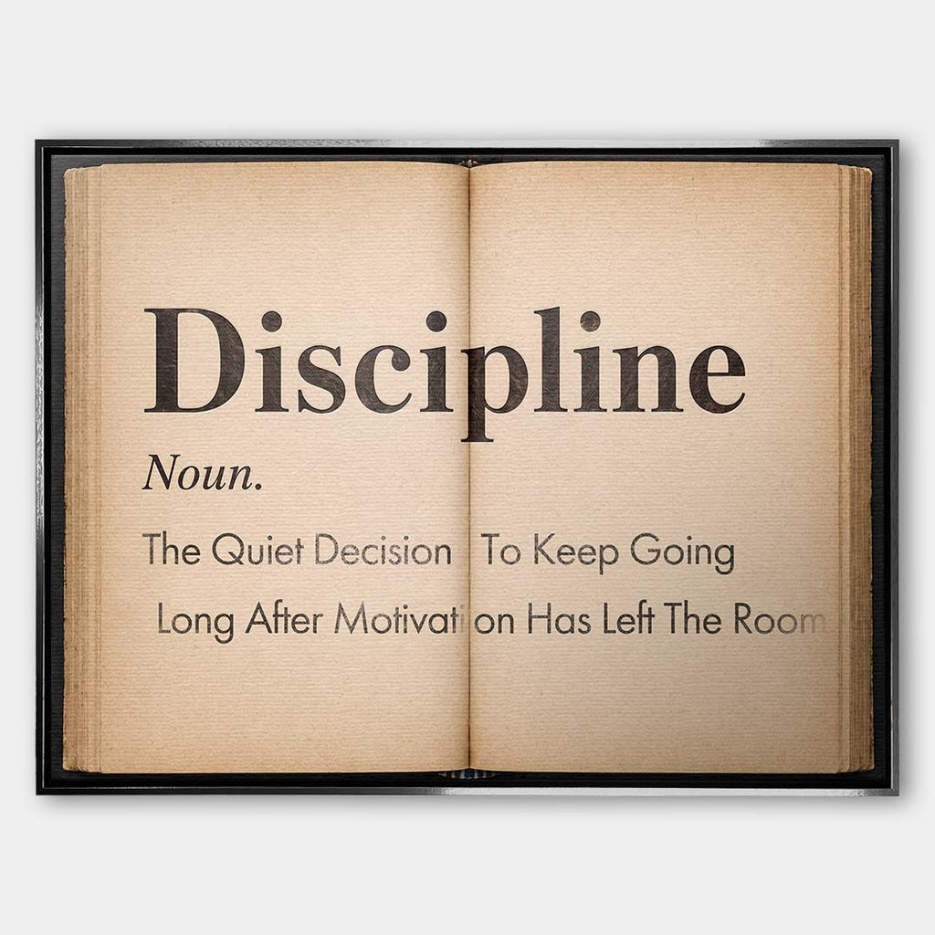 Motywacyjny obraz na płótnie Definition Of Discipline przedstawiający definicję dyscypliny na stronach starej książki, wydruk galeryjny do biura.
