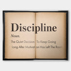 Motywacyjny obraz na płótnie Definition Of Discipline przedstawiający definicję dyscypliny na stronach starej książki, wydruk galeryjny do biura.