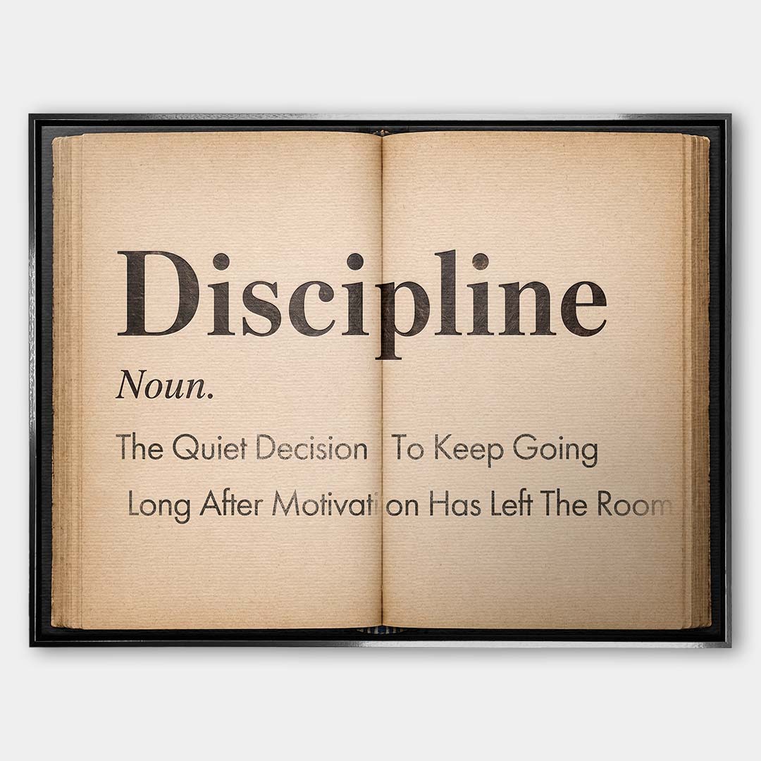 Motywacyjny obraz na płótnie Definition Of Discipline przedstawiający definicję dyscypliny na stronach starej książki, wydruk galeryjny do biura.