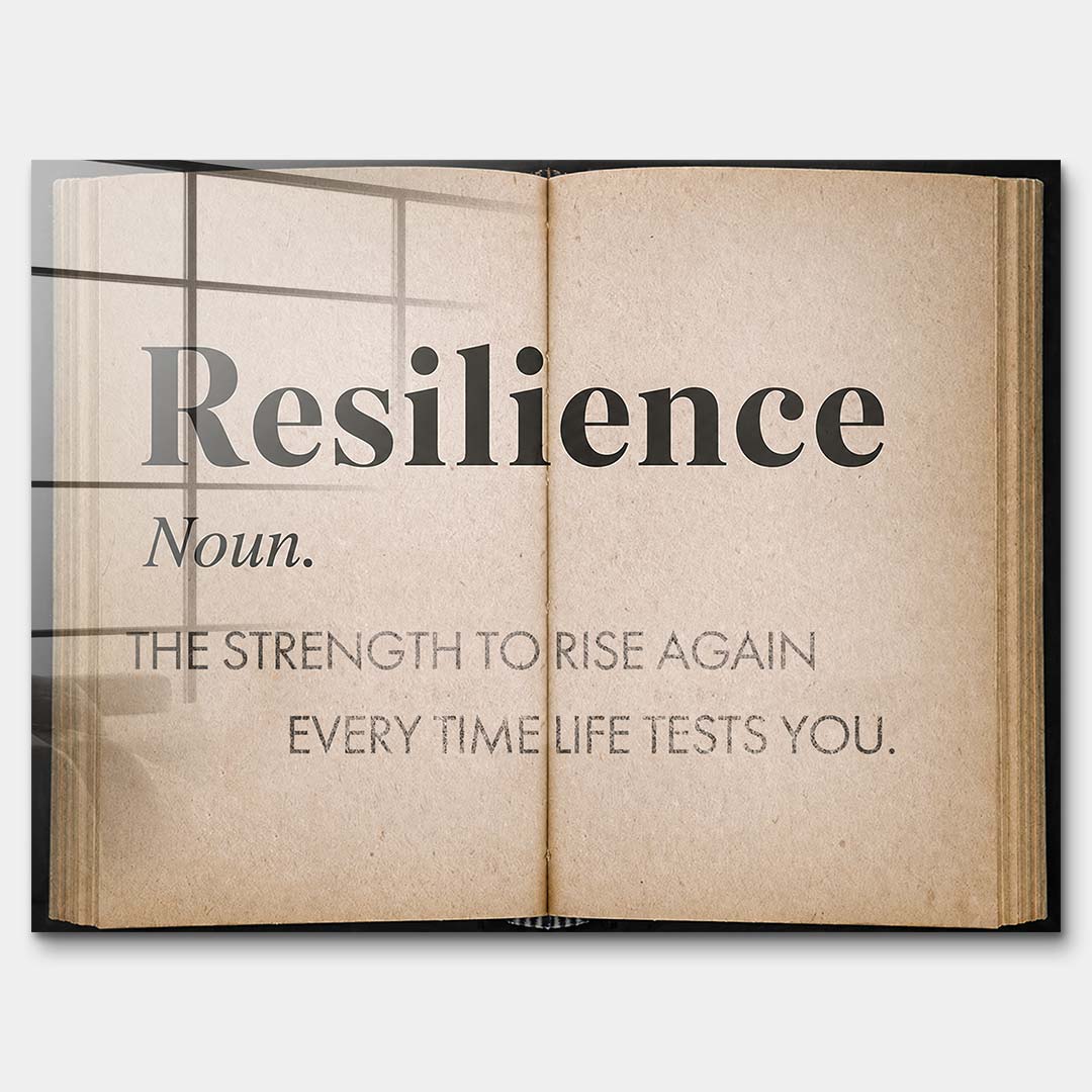 Motywacyjny obraz na szkle akrylowym Definition Of Resilience przedstawiający definicję odporności psychicznej na stronach starej książki, wydruk galeryjny.