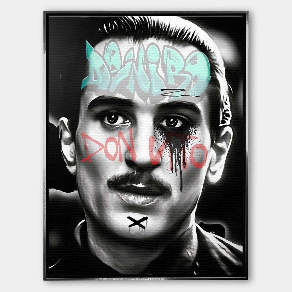 Czarno-biały obraz na płótnie Don Vito De Niro. Wydruk galeryjny pop art z jasnoniebieskim napisem De Niro i czerwonym graffiti Don Vito na policzkach.