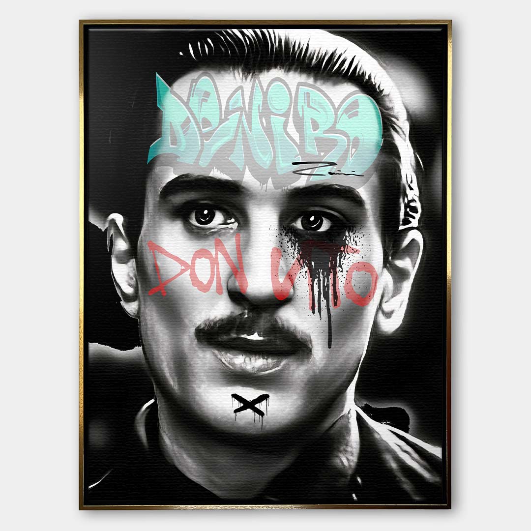 Czarno-biały obraz na płótnie Don Vito De Niro. Wydruk galeryjny pop art z jasnoniebieskim napisem De Niro i czerwonym graffiti Don Vito na policzkach.