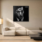 Czarno-biały obraz na płótnie z portretem Michaela Corleone z filmu Ojciec Chrzestny i napisami graffiti. Nowoczesny wydruk galeryjny w stylu filmowym.