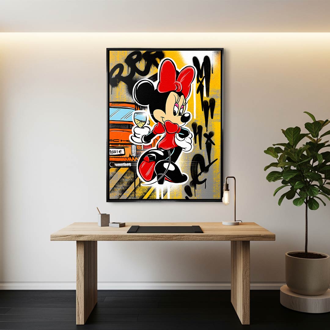 Obraz na płótnie Drink Champagne, pop art z ikoniczną myszką, kieliszkiem, pomarańczowym autem i graffiti na żółtym tle.
