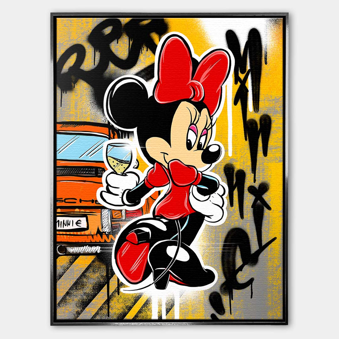 Obraz na płótnie Drink Champagne, pop art z ikoniczną myszką, kieliszkiem, pomarańczowym autem i graffiti na żółtym tle.