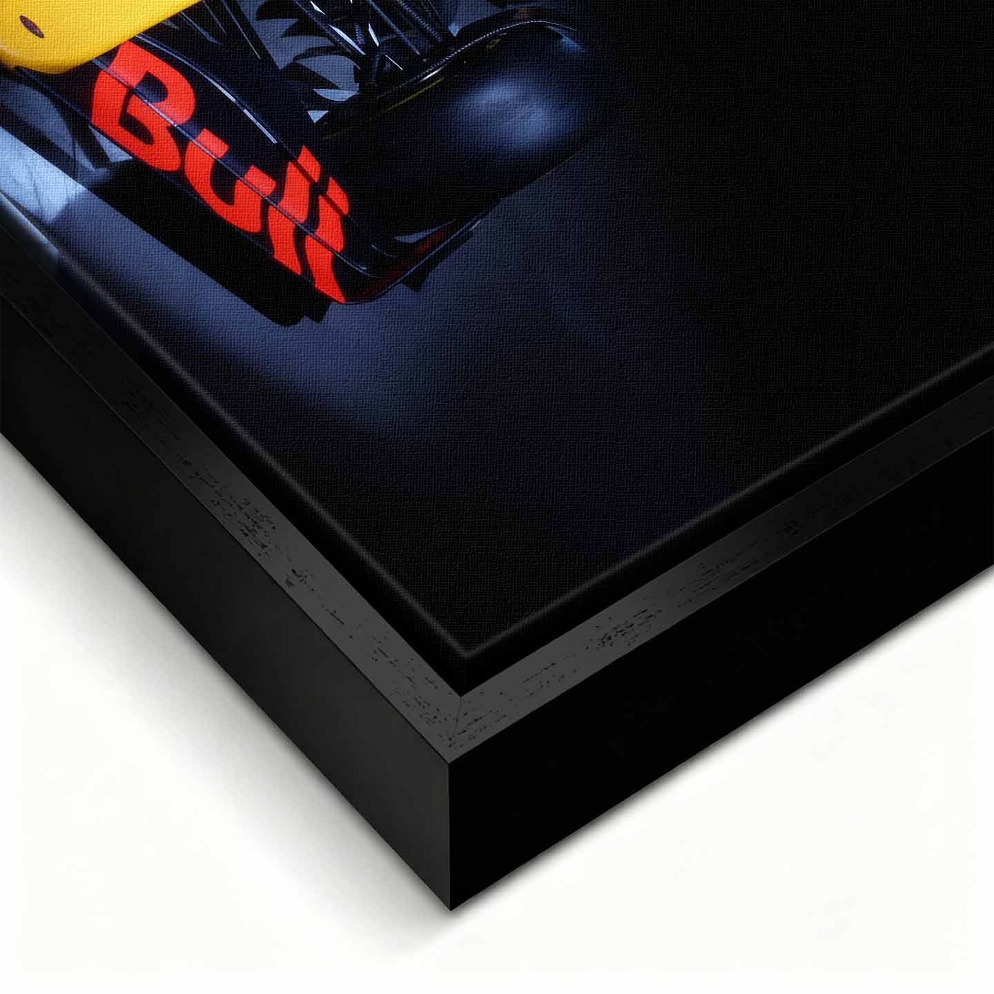 Obraz na płótnie F1 Red Bull – bolid Formuły 1 Red Bull Racing ustawiony frontalnie, dynamiczna czarna kompozycja dla fanów motorsportu.